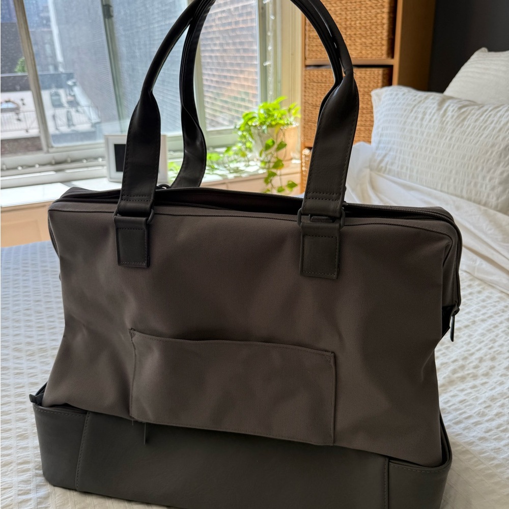 BRAND NEW WITH TAGS Beis Weekender Bag - Picture 7 of 7